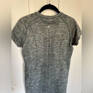 Lululemon s/s green swiftly top. Size 8